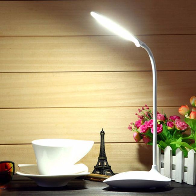 Elegantní stmívatelná USB LED stolní lampa 1