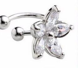 Piercing pentru cartilajul urechii - floare