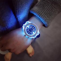 Zegarek damski z podświetleniem LED - 2 warianty