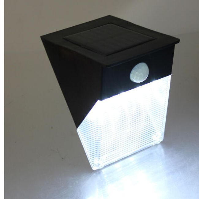 12 LED solární lampa na zeď s čidlem pohybu 1