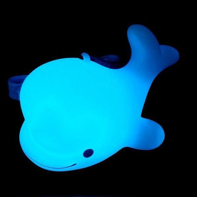 LED lampička v podobě delfínka měnícího barvy 1