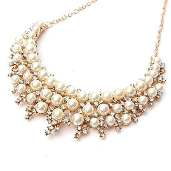 Elegantní náhrdelník s bílými perličkami 1