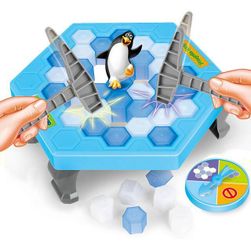 Забавна социална игра - който остави пингвина да падне, губи!
