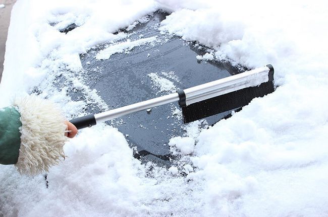 Teleskopický kartáč na sníh se škrabkou 1