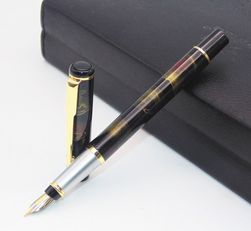 Фонтанна писалка - елегантен мотив