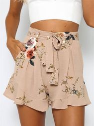 Дамски къси панталони с флорални мотиви