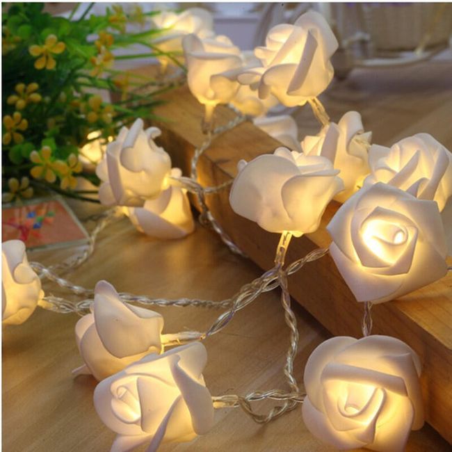 Instalație de lumini decorative sub formă de trandafiri 1