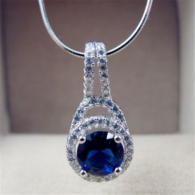 Wisiorek na naszyjnik z niebieskim kryształem 1
