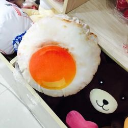 Pernă amuzantă sub formă de ou ochi