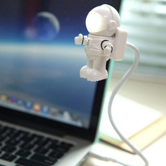 USB LED lampička v podobě kosmonauta 1