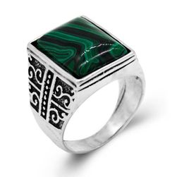 Мъжки пръстен със зелен камък
