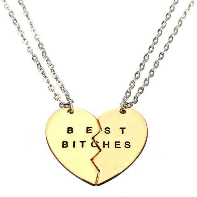 Pár náhrdelníků s nápisem 'Best Bitches' 1