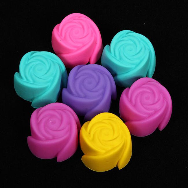 Silikonové formičky na muffiny ve tvaru růže - 7 kusů 1