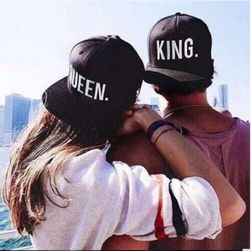 Snapback pentru cupluri King, Queen - logo alb şi galben