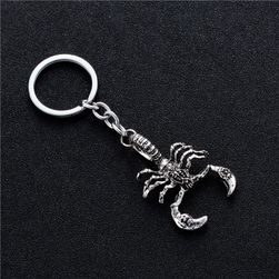 Privezak za ključeve u obliku škorpije