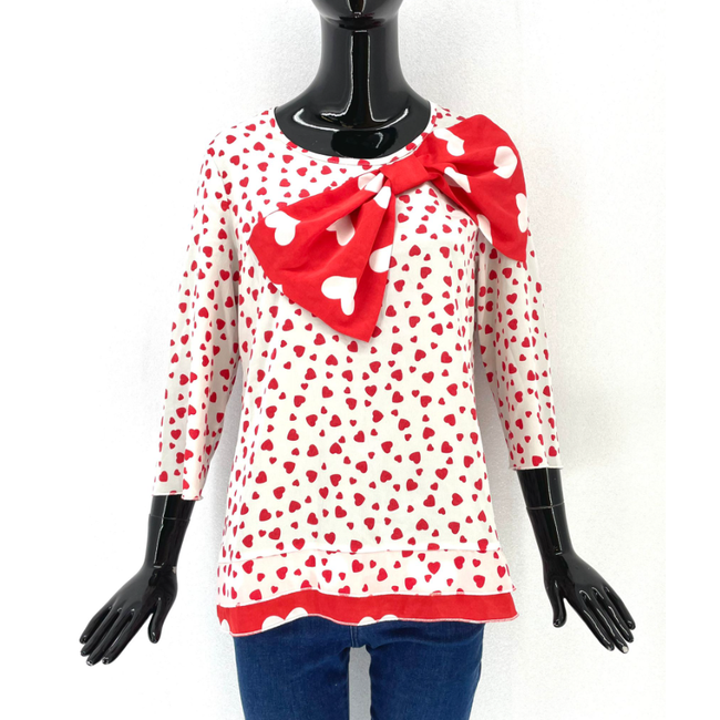Bluză cu imprimeu inimă și fundă - roșu/alb, Mărimi țesături CONFECȚIE: ZO_f6a3fea2-244c-11ed-96c3-0cc47a6c9c84 1
