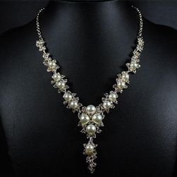 Náhrdelník zdobený perlami