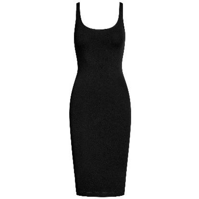 Čierne pletené šaty s tenkými ramienkami, veľkosti XS - XXL: ZO_253966-XS 1