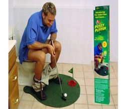 Mini golf pe toaletă