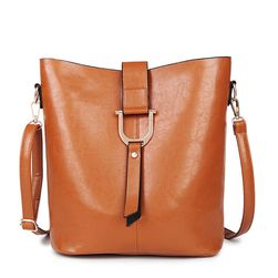 Elegantní prostorná crossbody kabelka