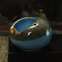 Elegantní keramický popelník