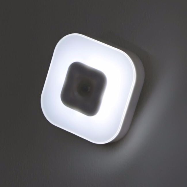 LED světlo s čidlem pohybu v bílé barvě - 74 x 74 x 25 mm 1