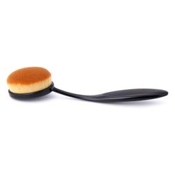 Oválný štětec na makeup v elegantním designu