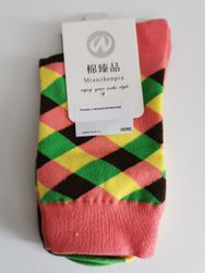 Чорапи с карирани шарки-черно с бежово-червено SR_591029