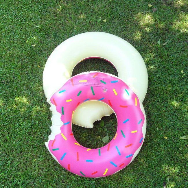 Nafukovací kruh nakousnutý Donut Donnie 1