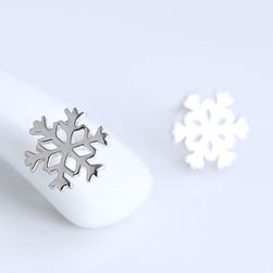 Обици в дизайн на снежинки