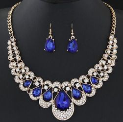 Set upadljive ogrlice sa kamenčićima - 6 boja