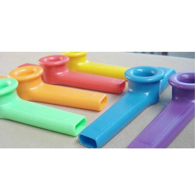 Plastové kazoo - hudební nástroj 1