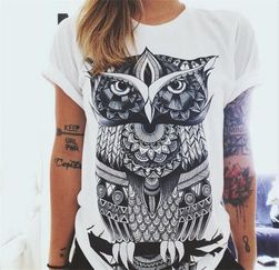 Ženska majica z abstraktnimi motivi