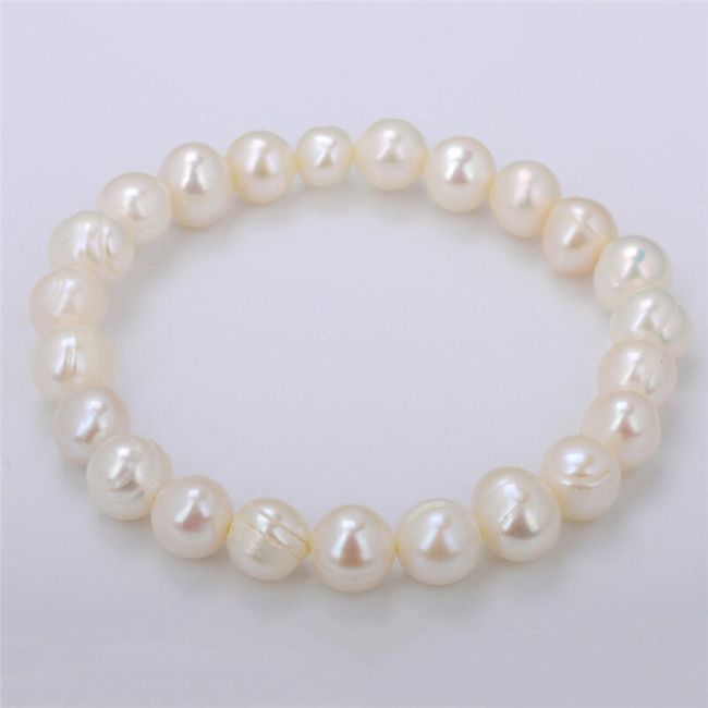 Náramek z bílých perel 1