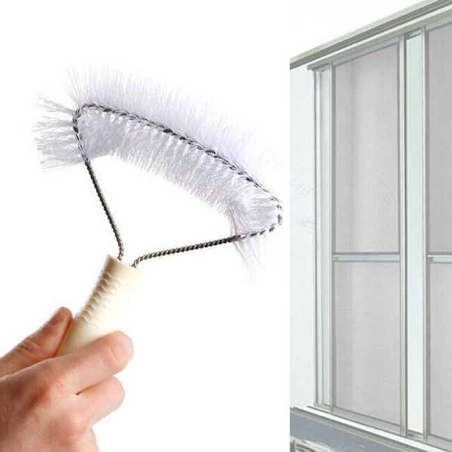 Gyengéd kefe az ablakhálók tisztításához 1