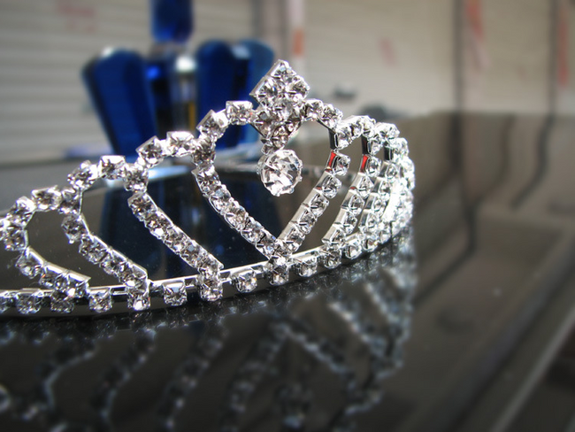 Čelenka pro princeznu zdobená třpytivými kamínky 1