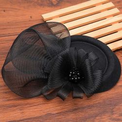 Formal hat with a vail Fína