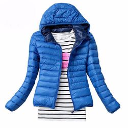 Damska jesienna kurtka pikowana z kapturem niebieska, rozmiar S