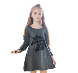 Dívčí šaty s jednorožcem