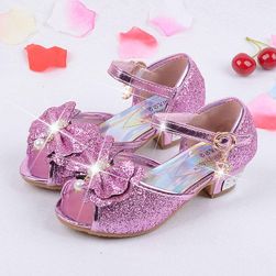 Обувки за малки принцеси