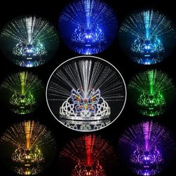LED осветена корона с пеперуда