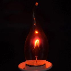 LED żarówka z efektem płomieni Inde