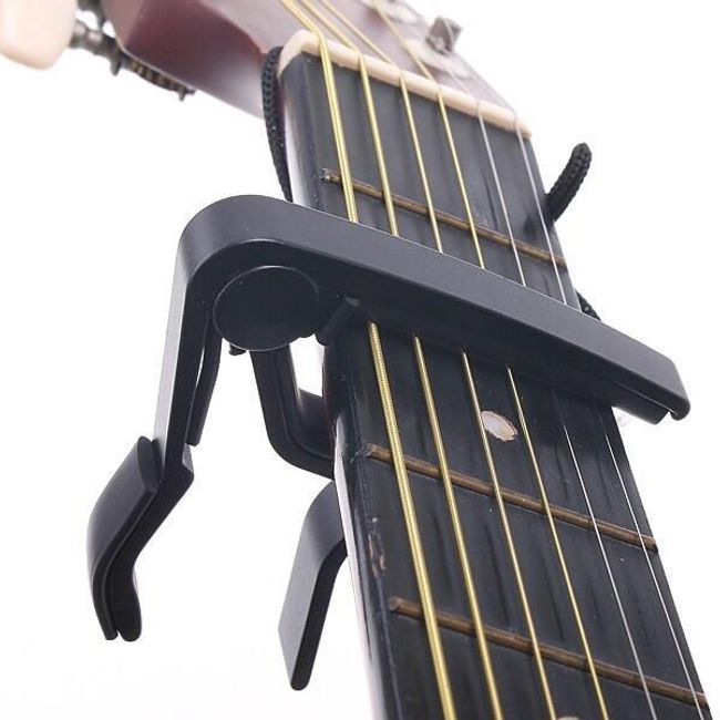 Czarny kapodastr na akustyczną i elektryczną gitarę 1