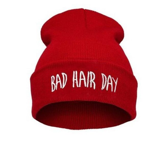 Zimska kapa s smešnim napisom 'Bad Hair Day' 1
