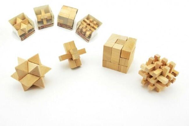 Puzzle fa 7 cm-es, 4 féle műanyag dobozban RM_00520136 1