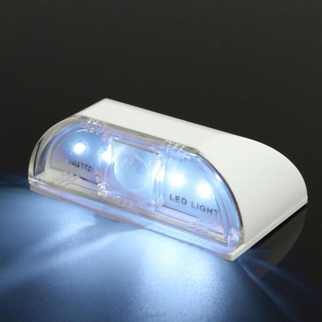 Majhna LED svetilka s senzorjem gibanja za osvetlitev vrat 1